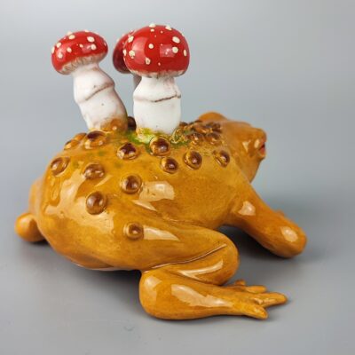 1760966041278 Figurka - Magiczna ropucha z muchomorkami