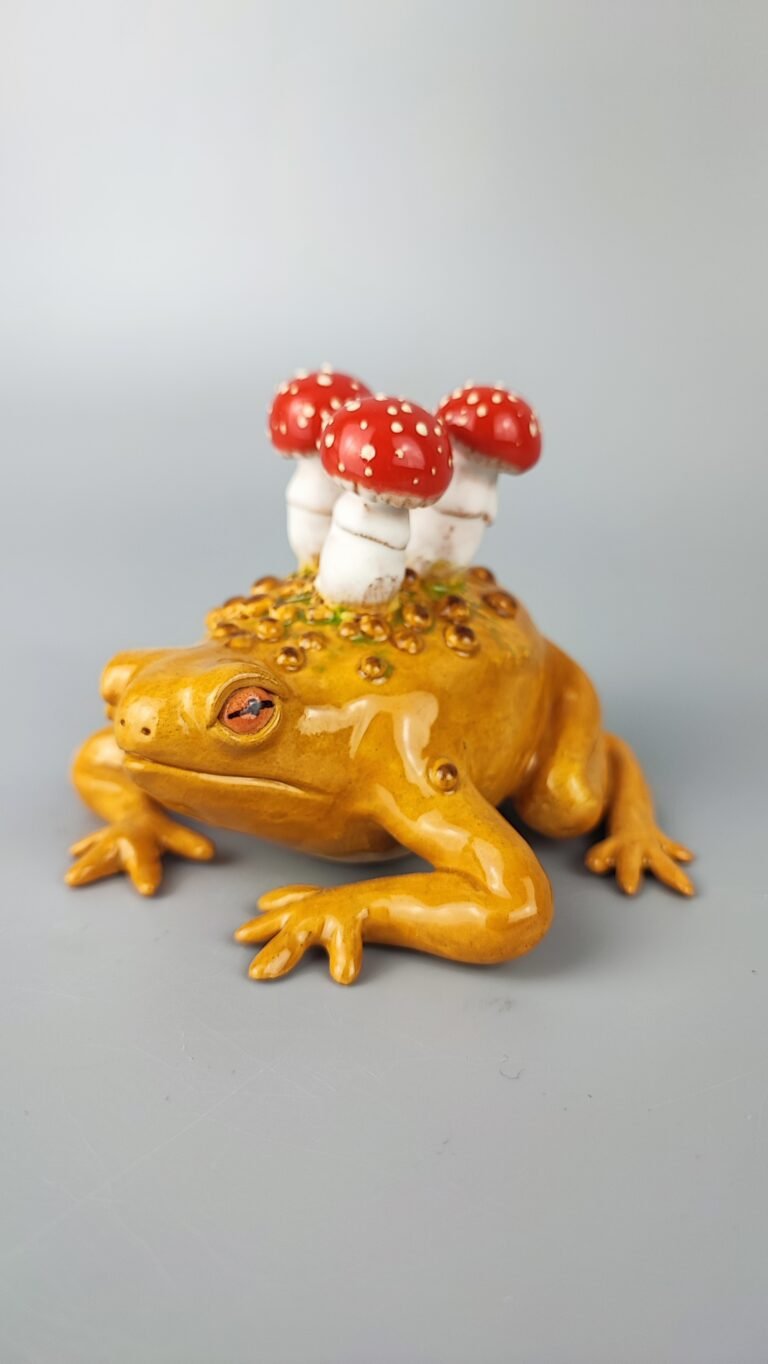 Ropucha z muchomorami
