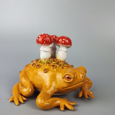1760966041365 Figurka - Magiczna ropucha z muchomorkami